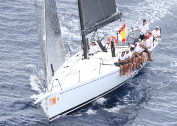 Imagen de la tripulación del Sirius VI, que se ha proclamado campeona de la Regata Dos continentes.